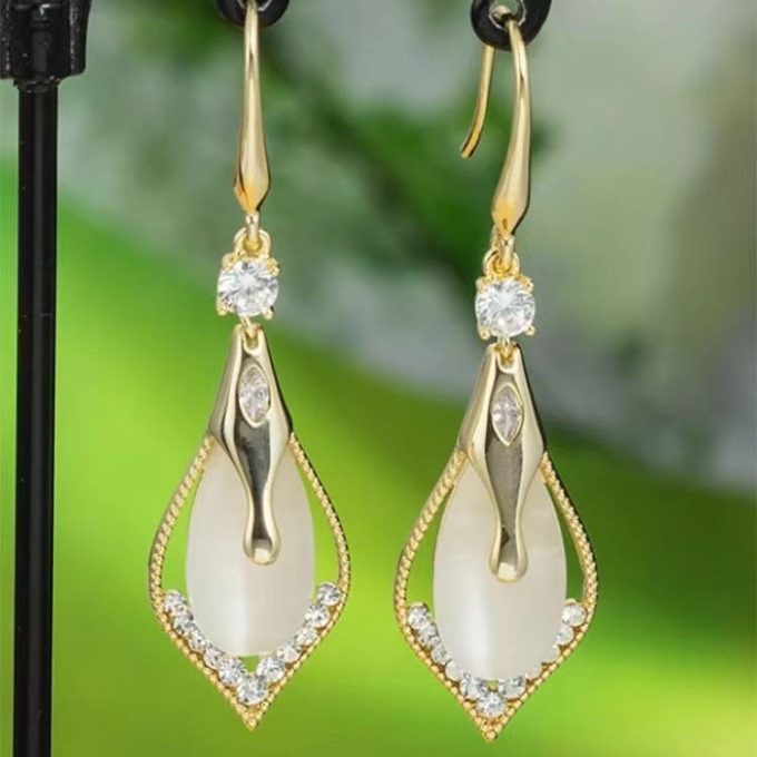 Zircon Cats Eye Earrings