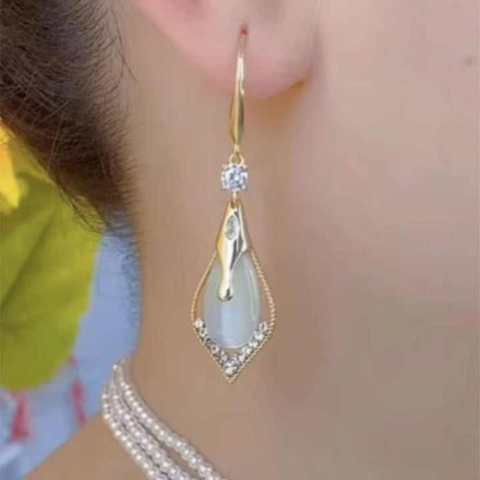 Zircon Cats Eye Earrings
