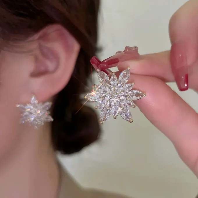 Snowflake Zircon Stud Earrings